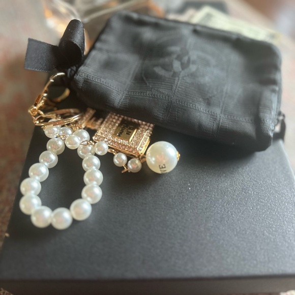 CHANEL Cash, card & key Zip nylon pouch💎Authentic - Picture 4 of 11